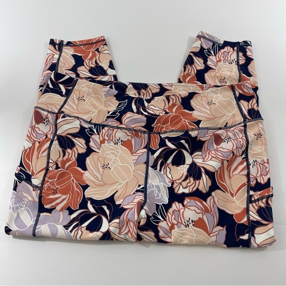 Torrid Navy & Peach Floral Performance Core Crop Active Leggings in Size… - Picture 4 of 10